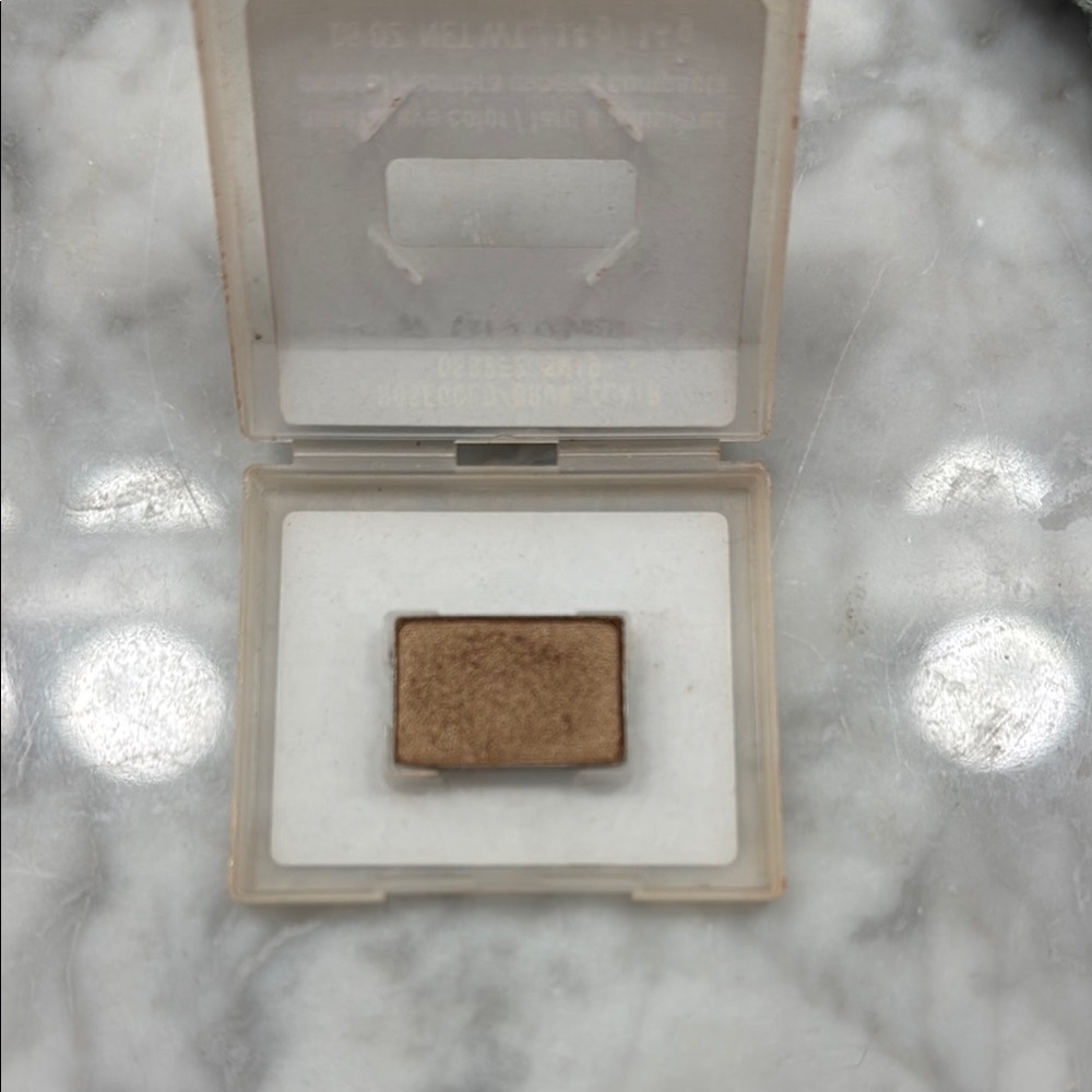 Mary Kay Mineral Eye Color in Rose Gold - Picture 2 of 5